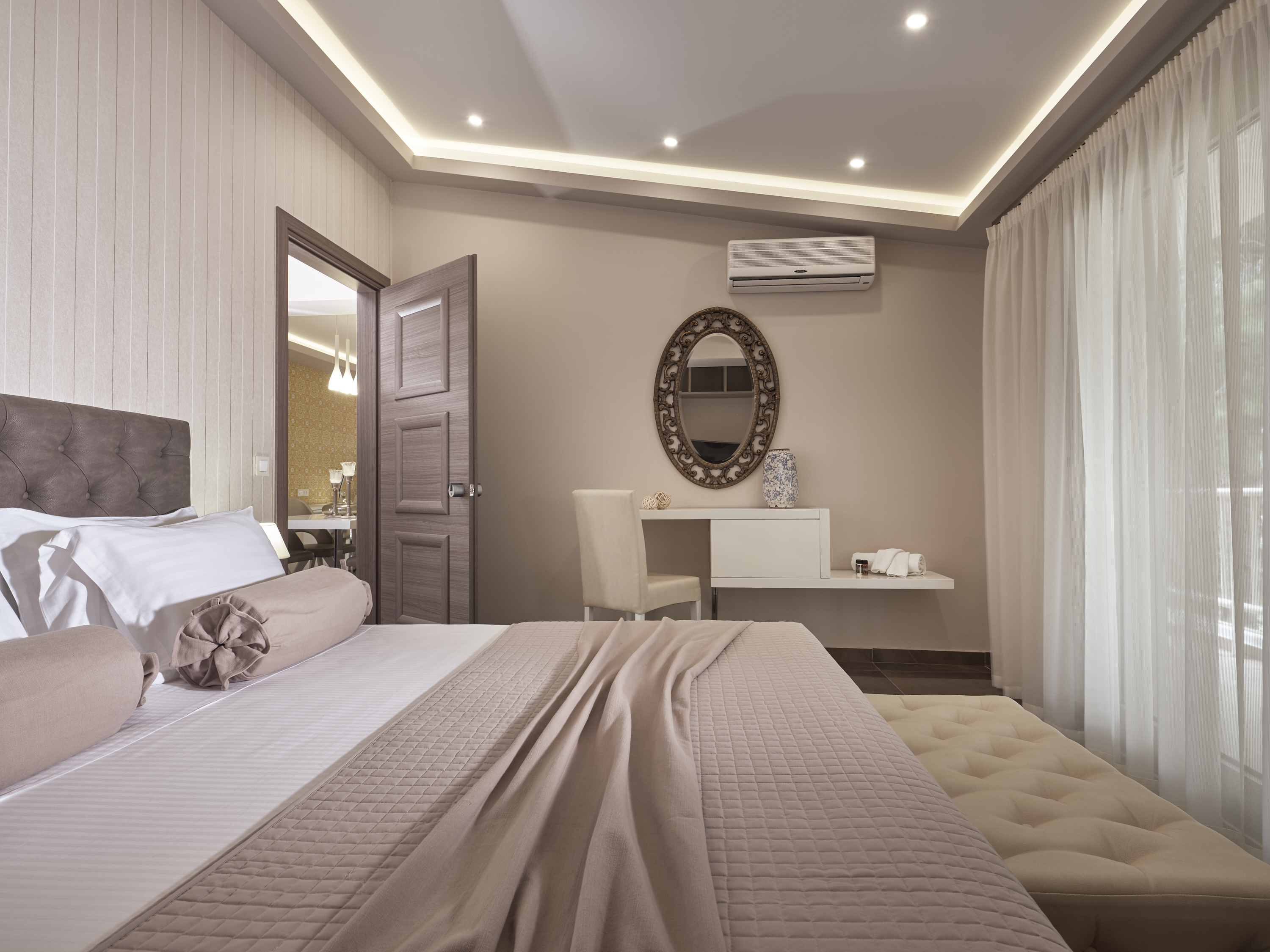 Koukounaria Hotel & Suites