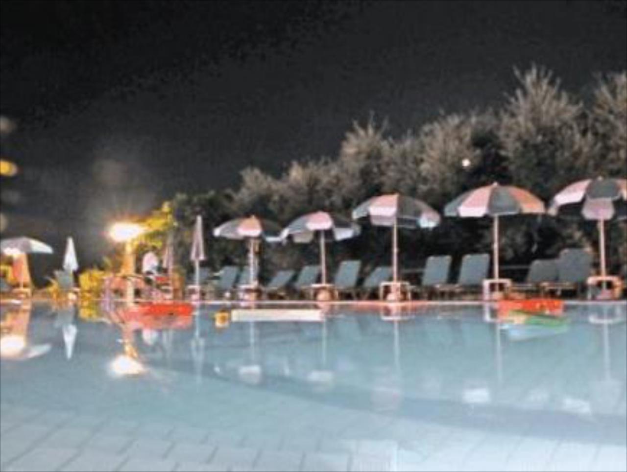 Amoudi Hotel Studios & Apartments