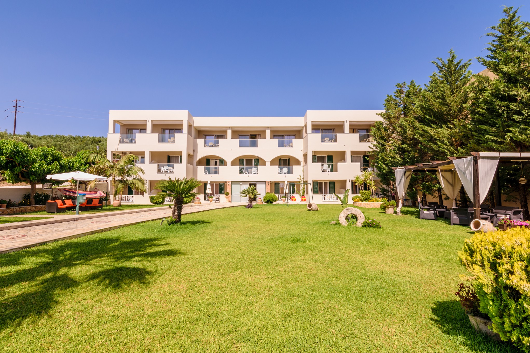 Remezzo Studios & Apartments