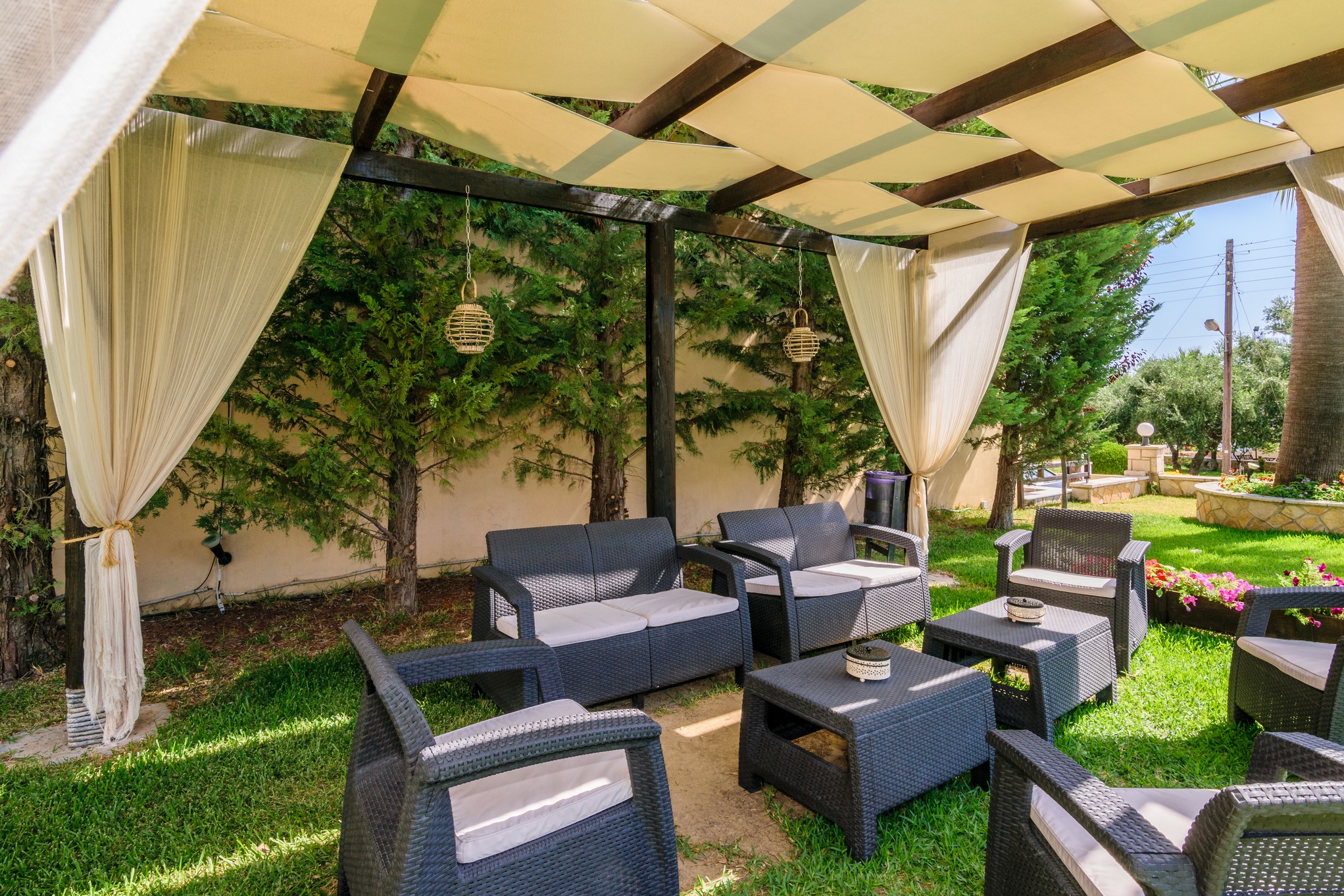 Remezzo Studios & Apartments