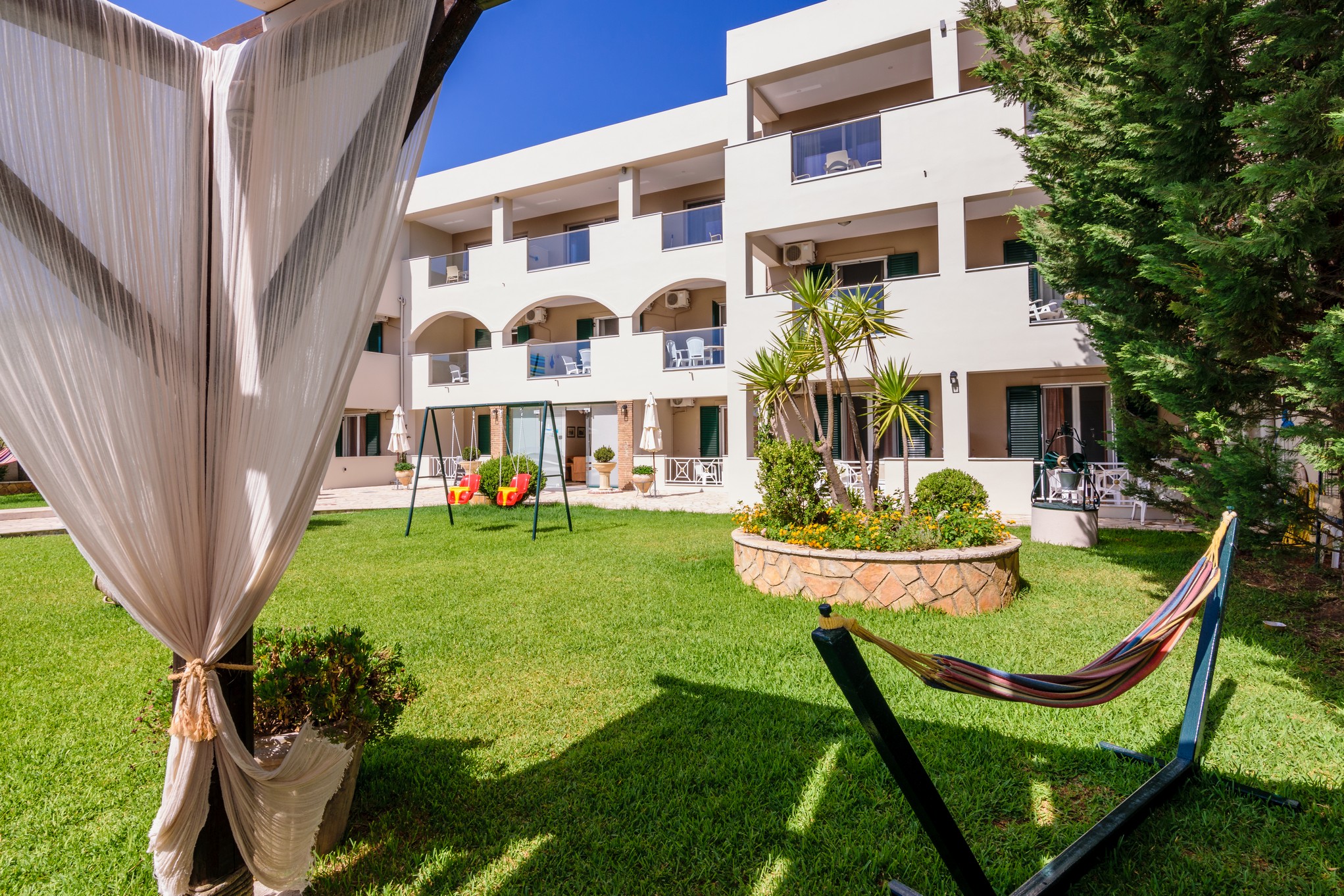 Remezzo Studios & Apartments