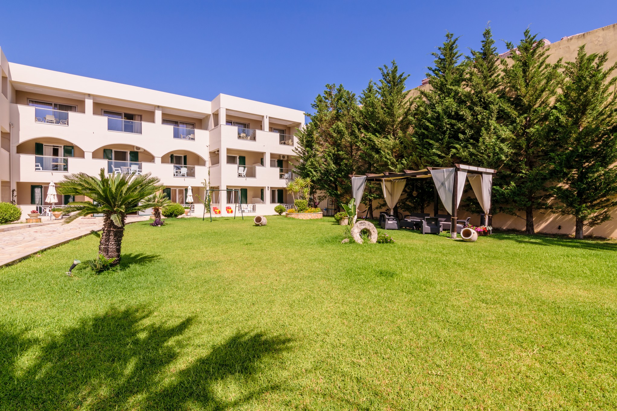 Remezzo Studios & Apartments