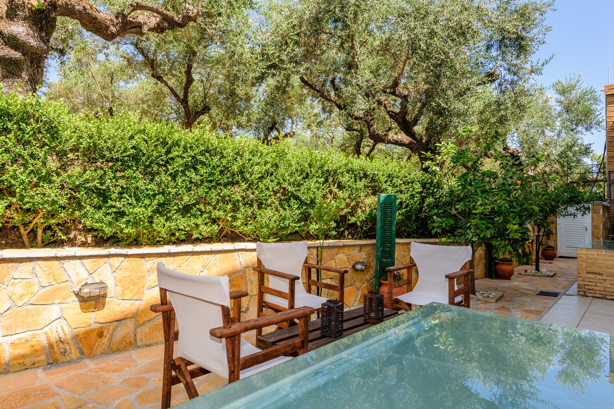 Remezzo Studios & Apartments