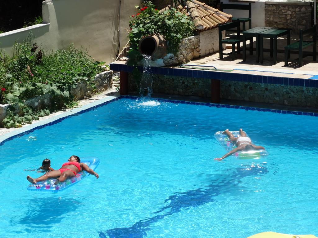 Iniohos Hotel