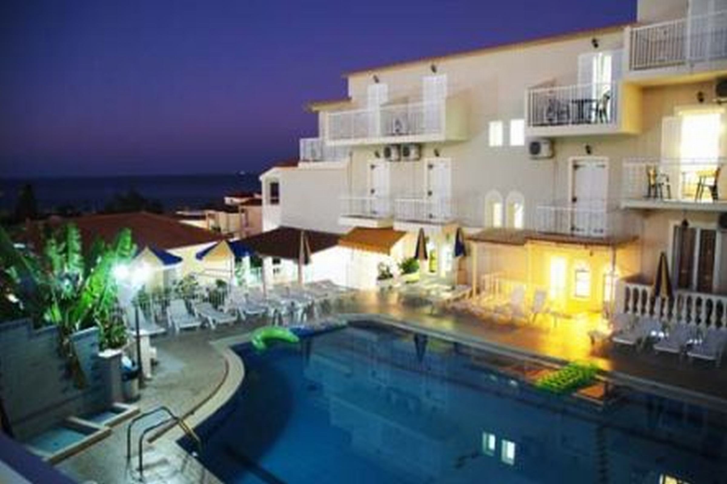 Commodore Hotel