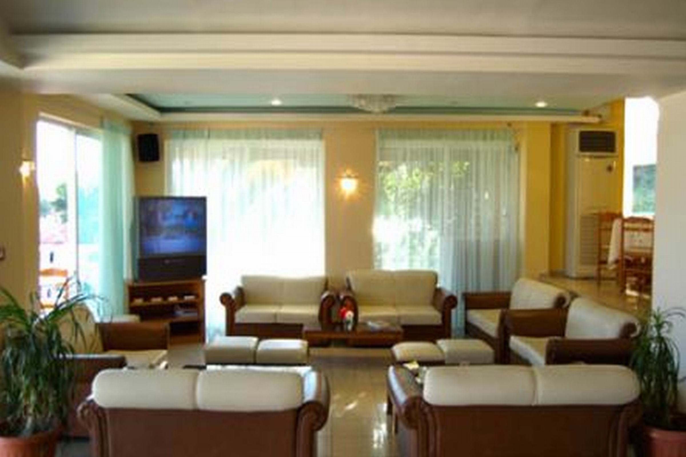 Commodore Hotel