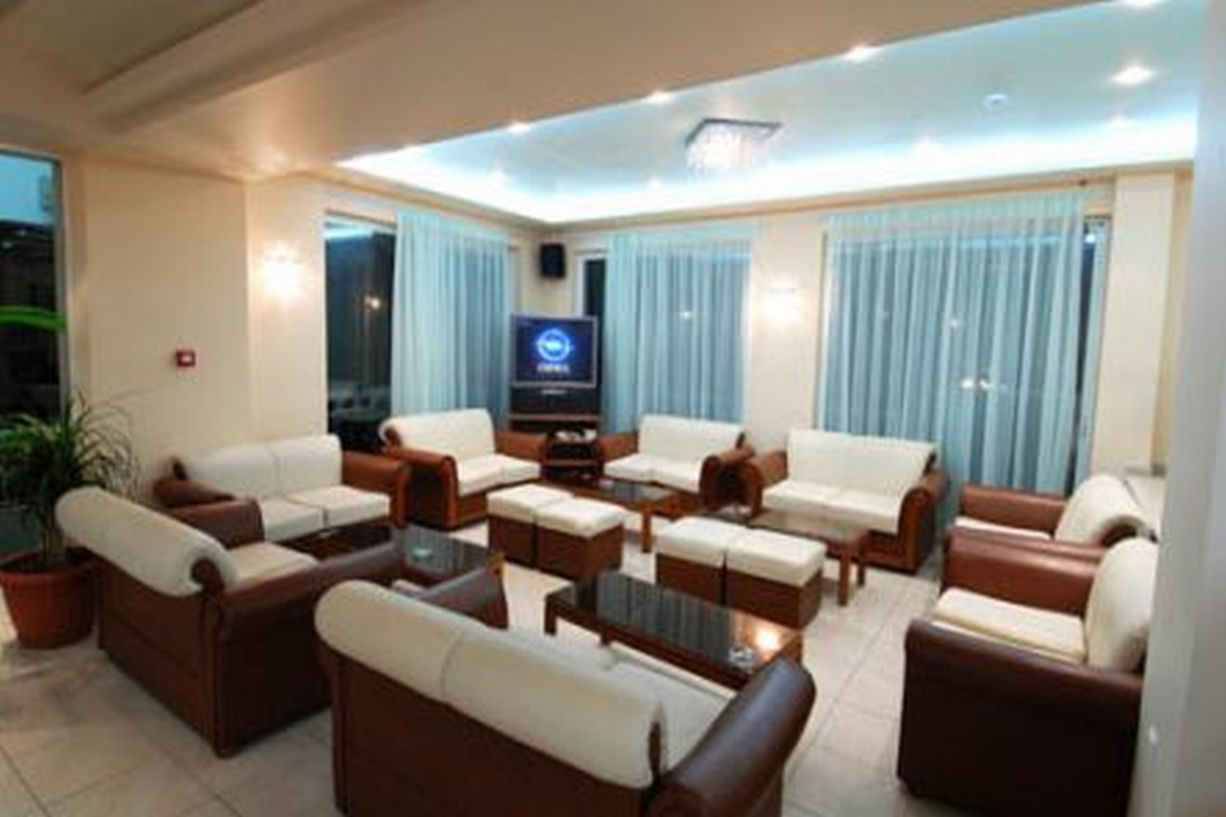 Commodore Hotel