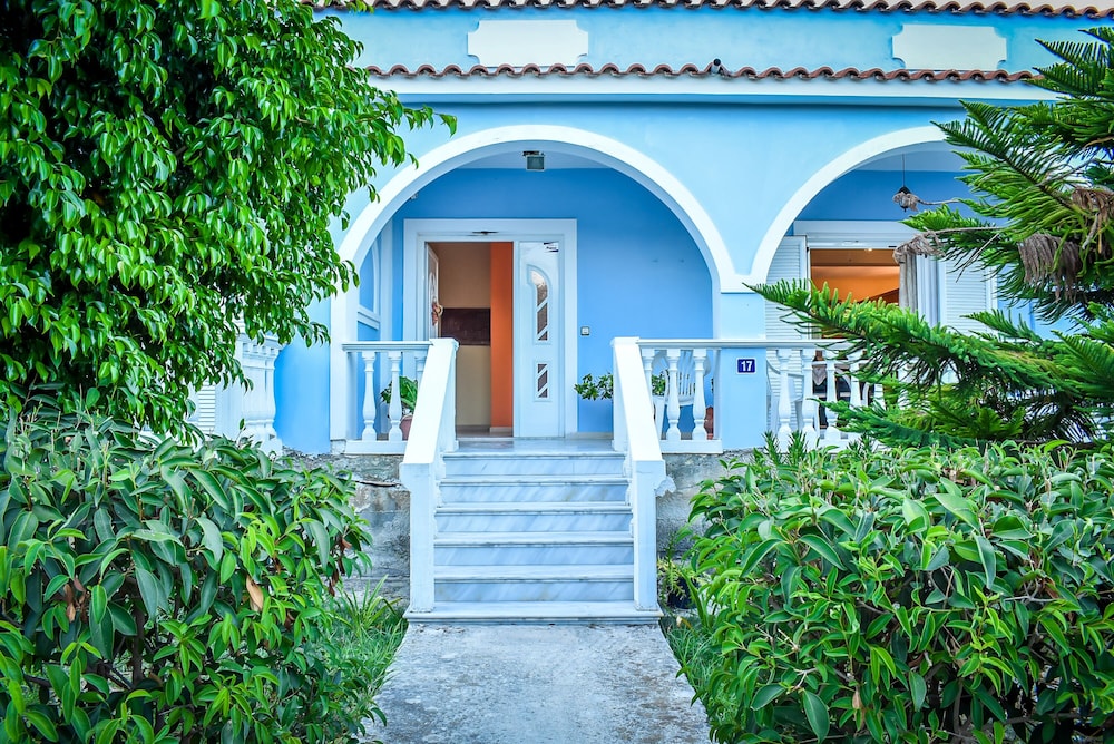 Vicky's Village House