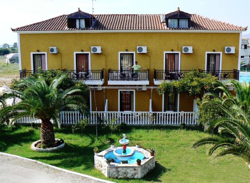 Plubis Studios & Apartments