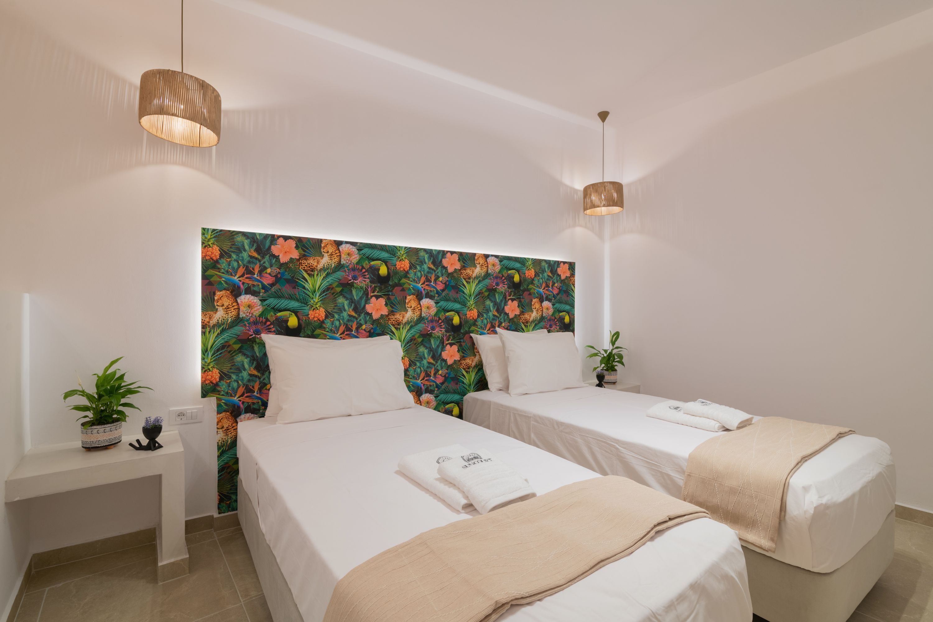 Suncourt Lux Rooms