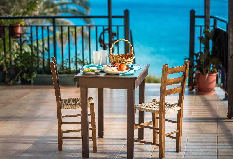 Pansion Limni Studios & Apartments