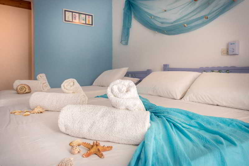 Pansion Limni Studios & Apartments