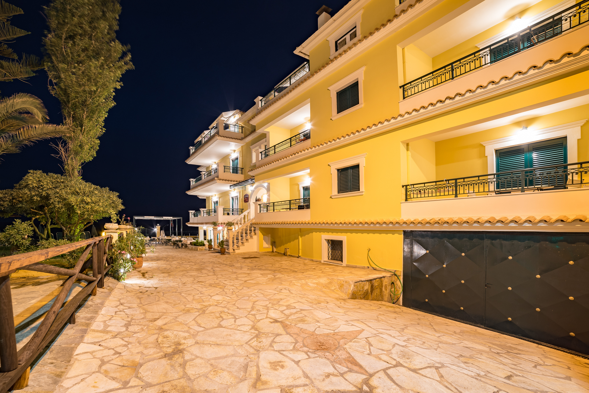 Andreolas Luxury Suites Hotel