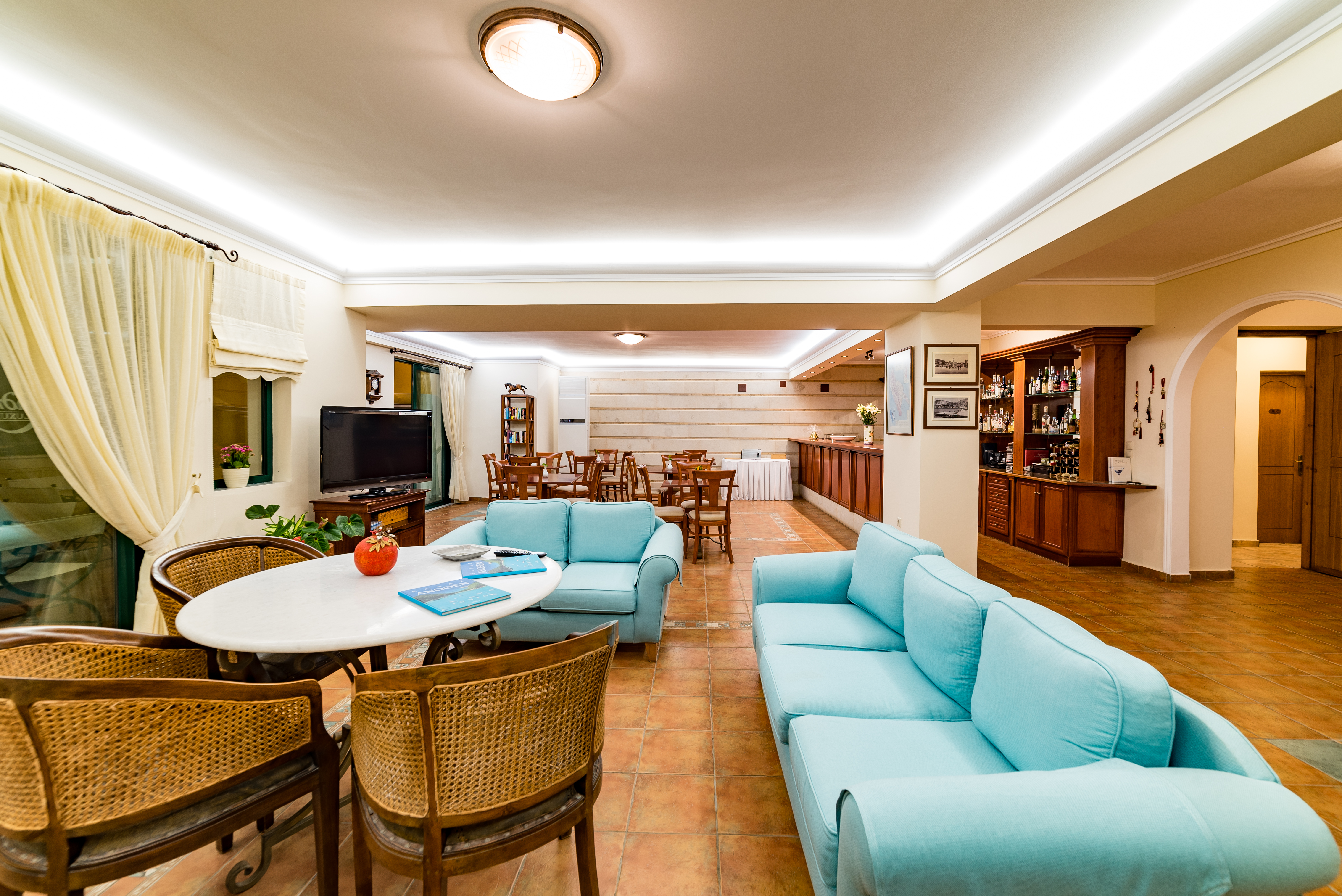 Andreolas Luxury Suites Hotel