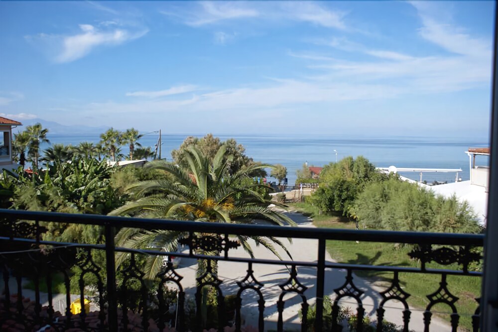 Anetis Beach Hotel