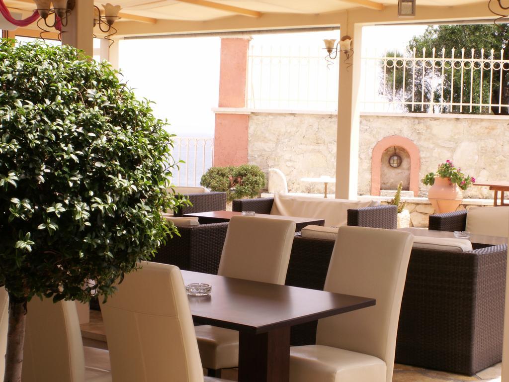 Balcony Hotel