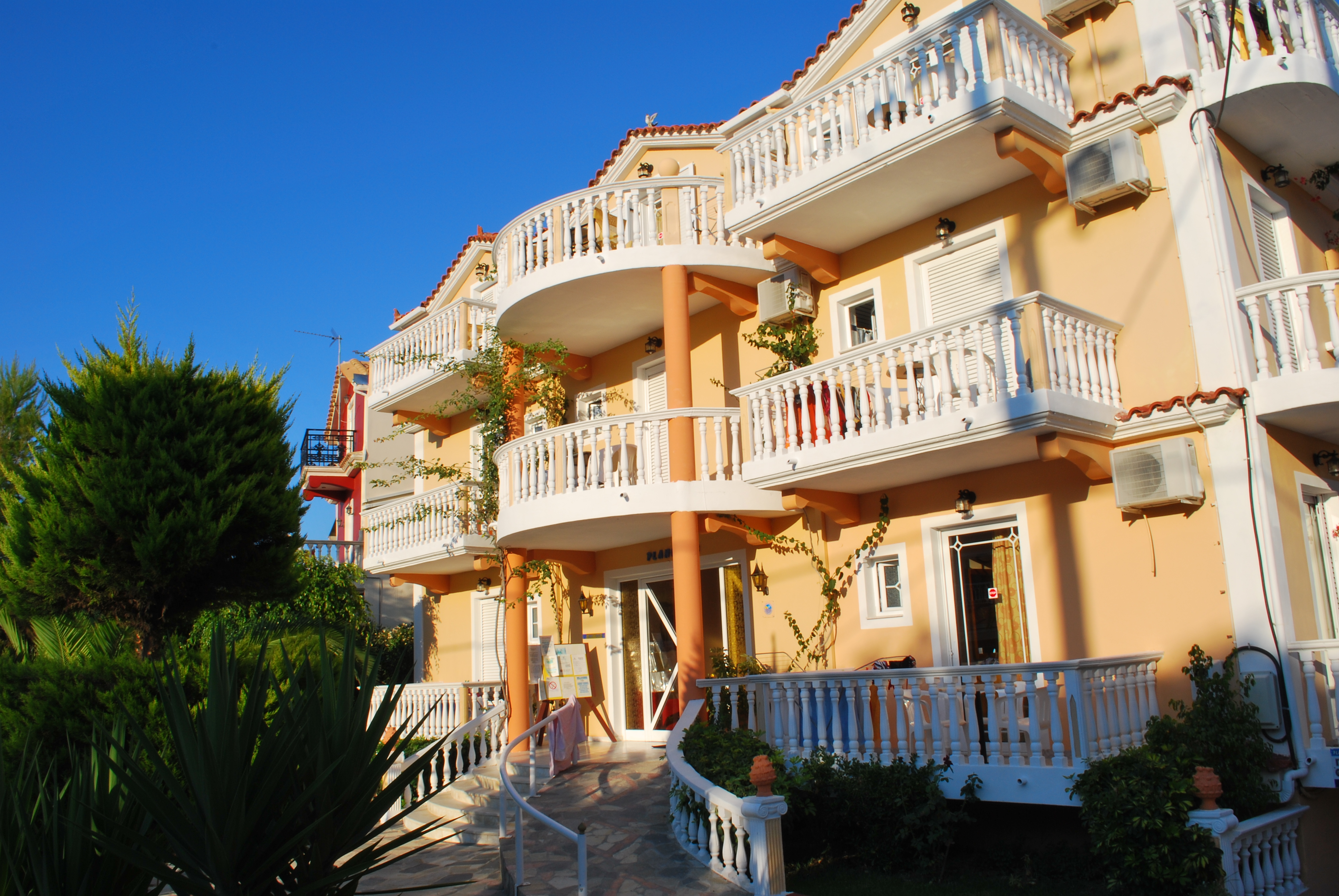 Planos Beach Hotel