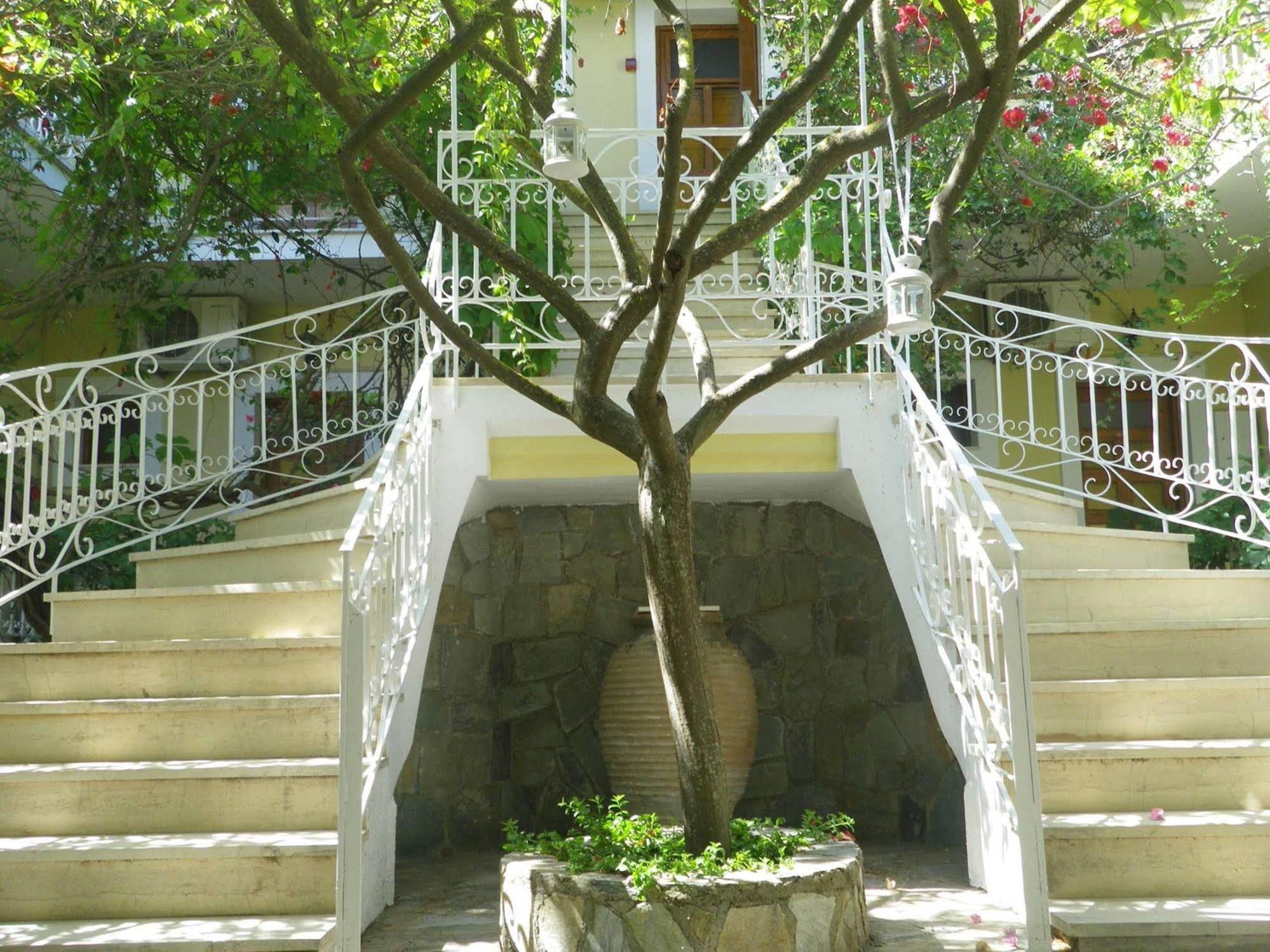 Sofos Apartments