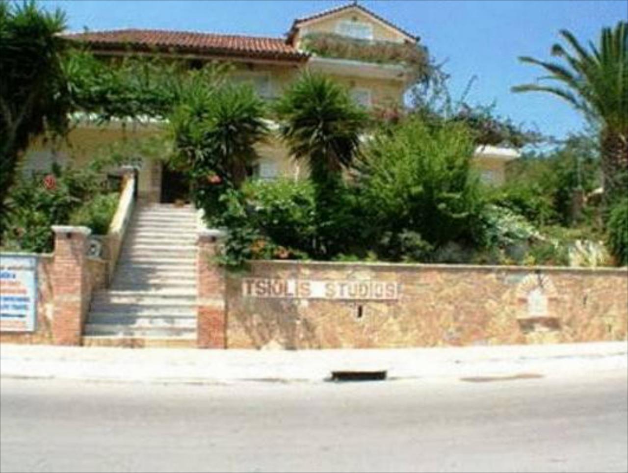 Tsiolis Studios Apartments & Luxury Suites