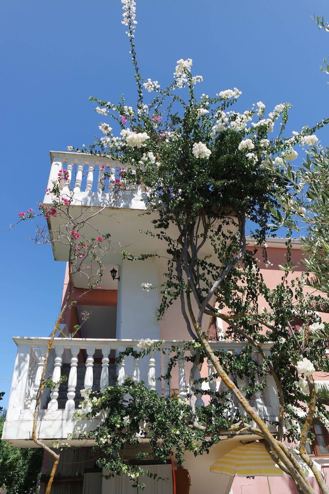 Arazzo Holiday Apartments