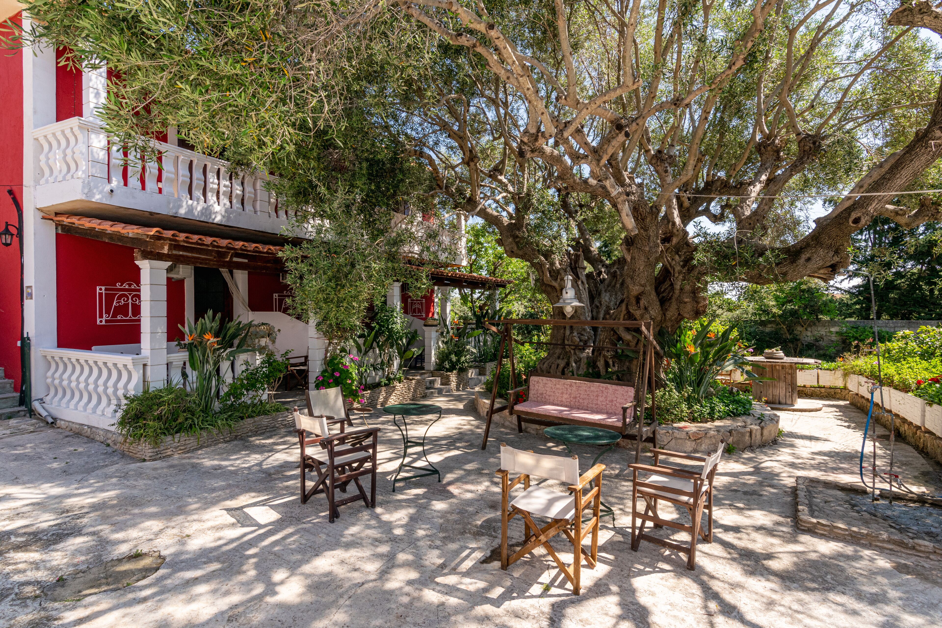 Dopia's Garden Studios