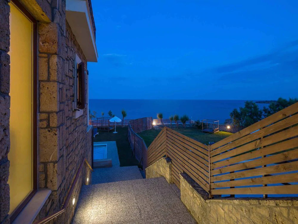 Villa Almyra