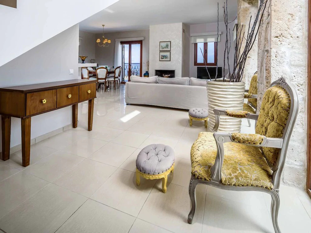 Villa Almyra