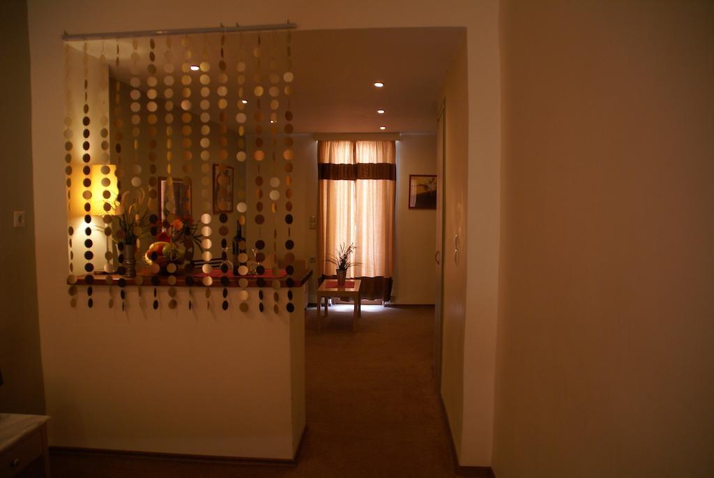 Yria Hotel