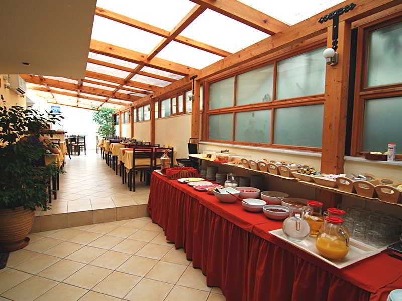 Yria Hotel