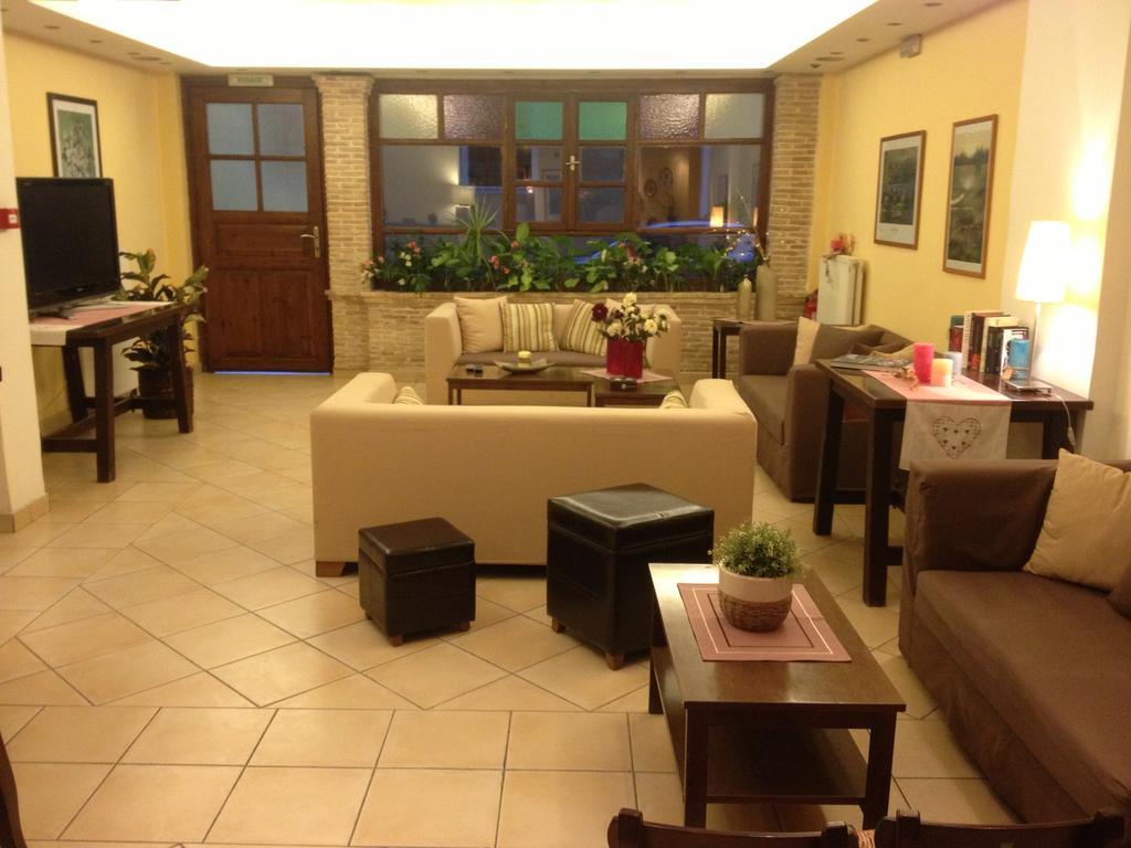 Yria Hotel