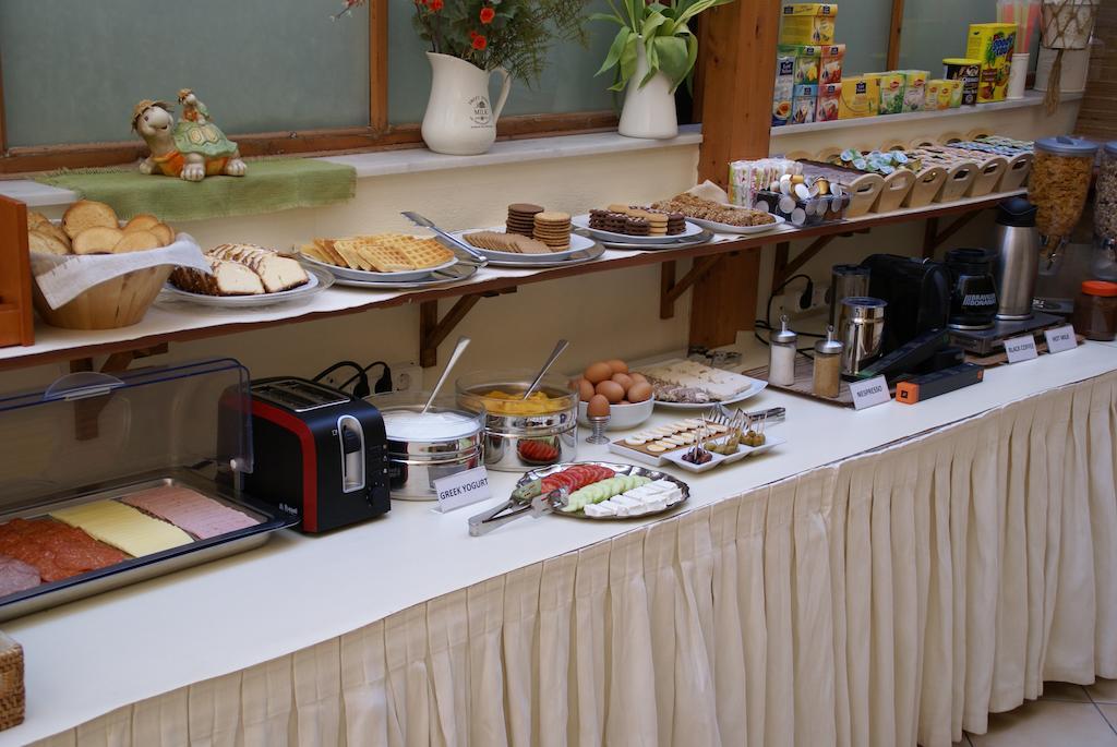 Yria Hotel