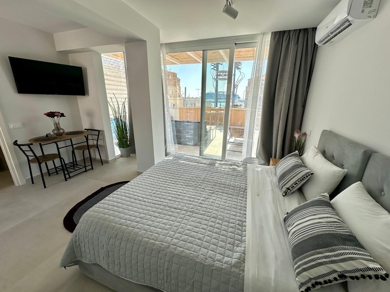 Amina Apartments