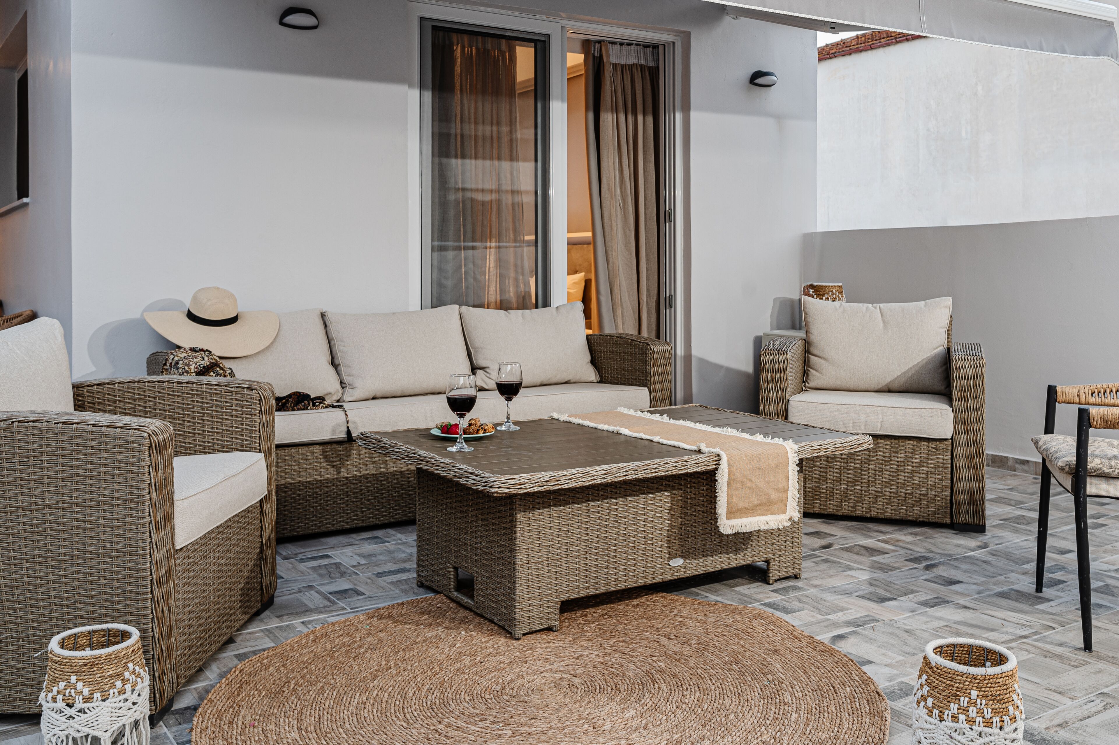 Amina Apartments