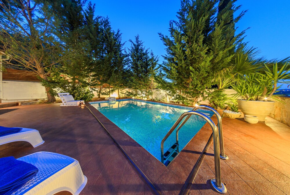 Ark Luxury Villa