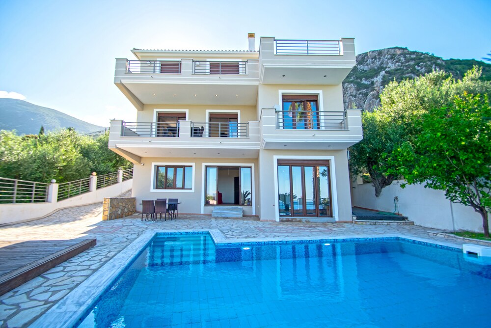 Artemis Oasis Villa