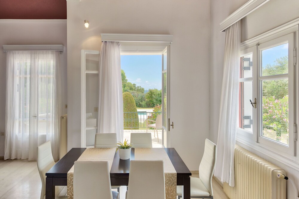 Beach Villa Lena