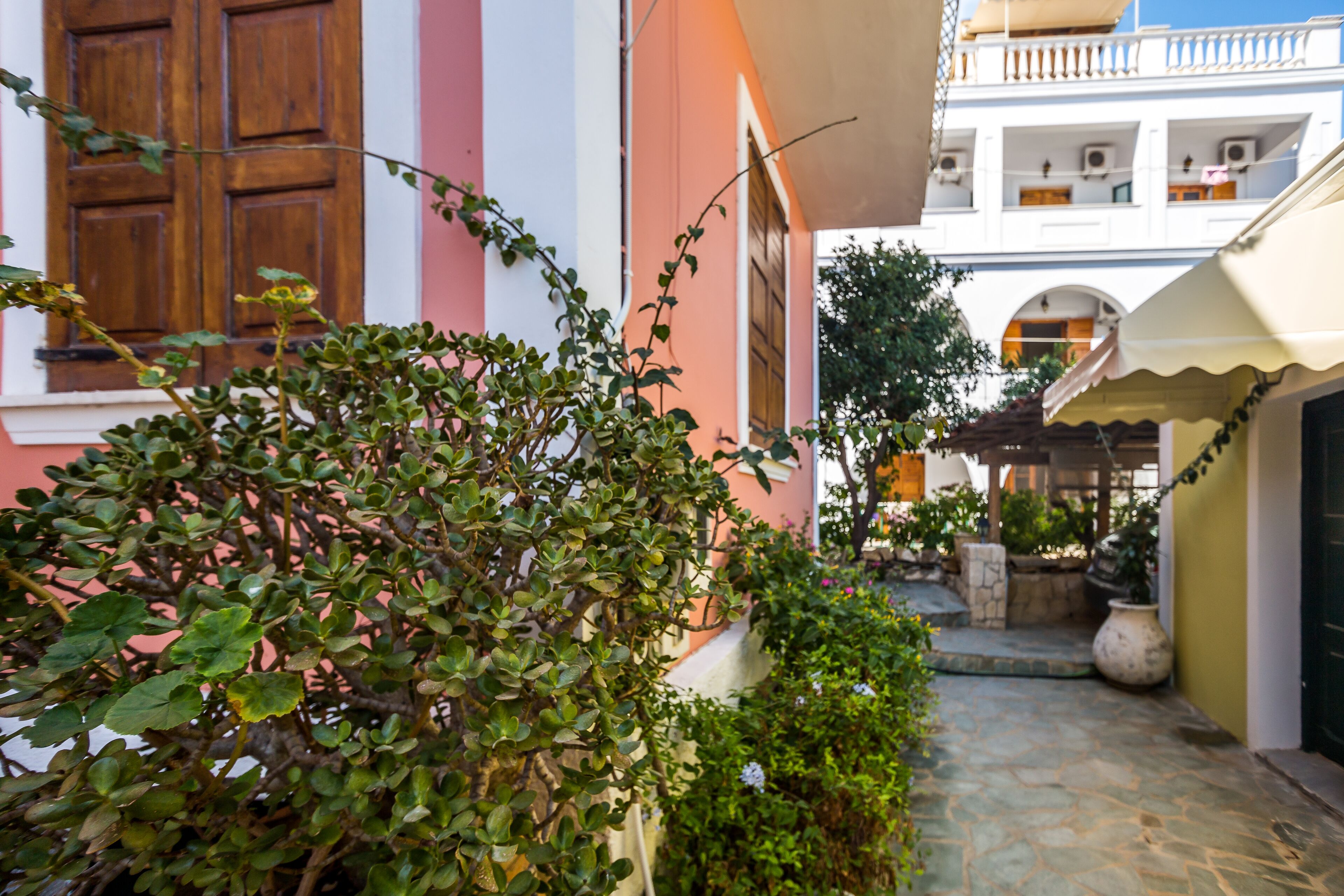 Blue Horizon Studios & Apartments