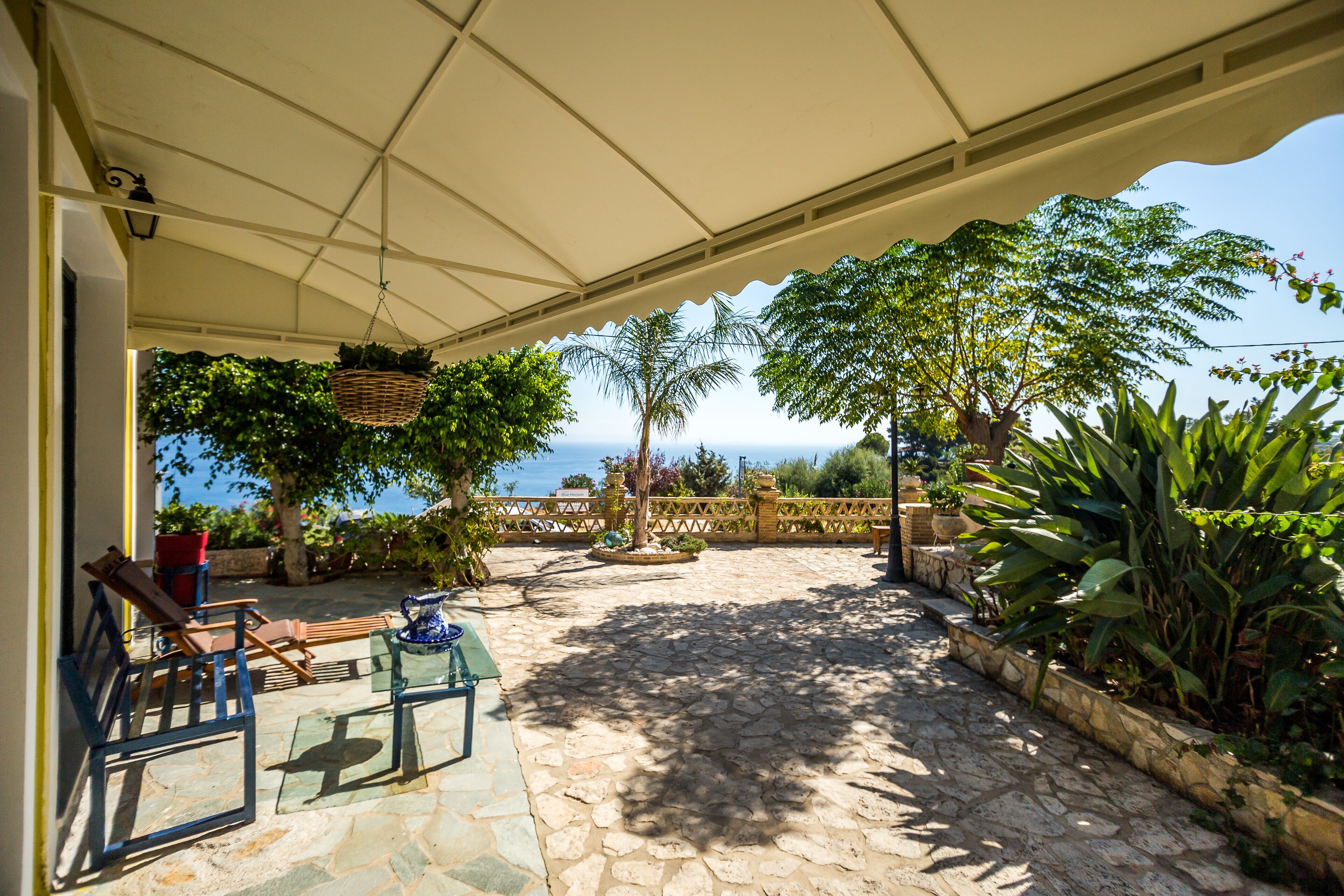 Blue Horizon Studios & Apartments