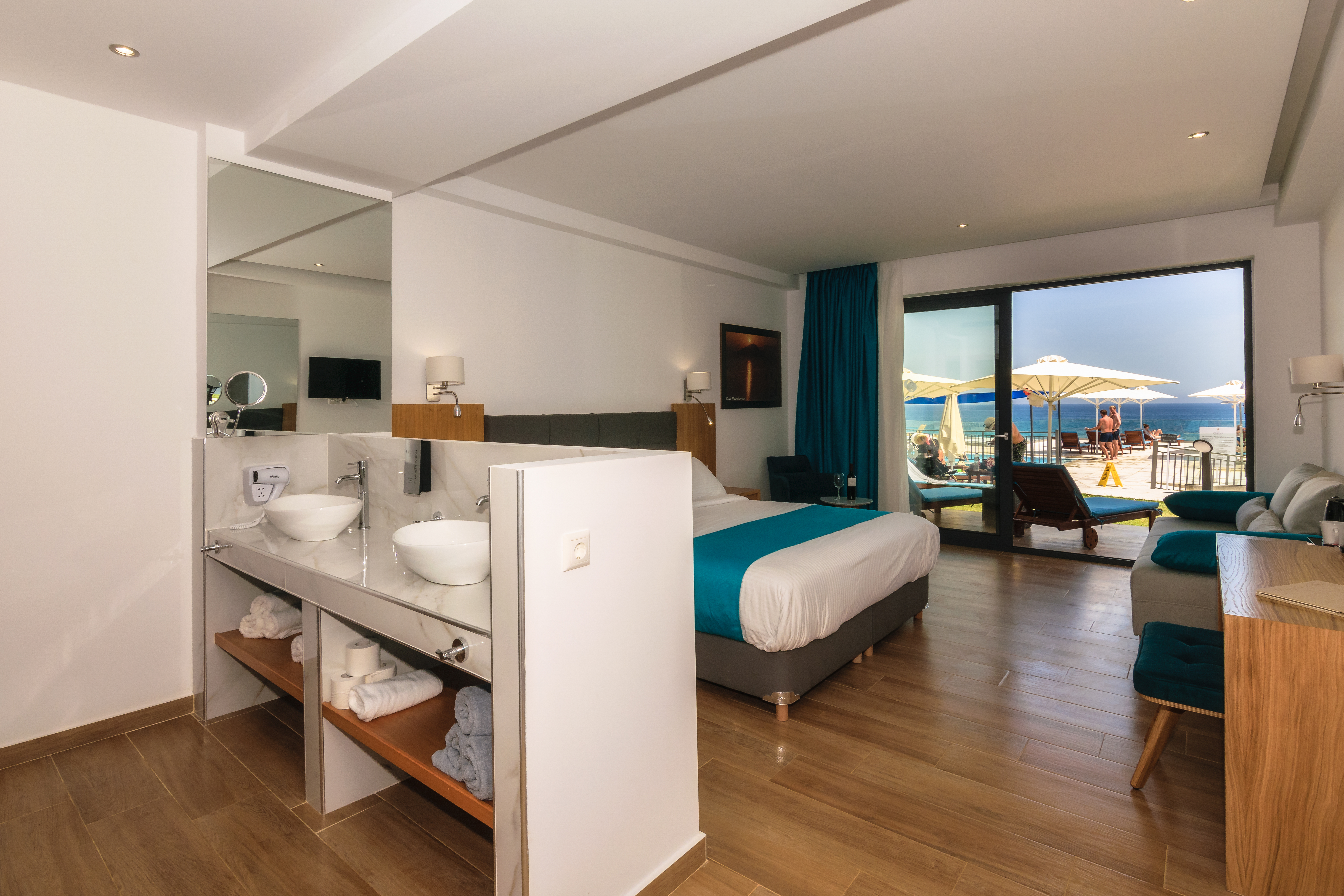 Cavo Orient Beach Hotel