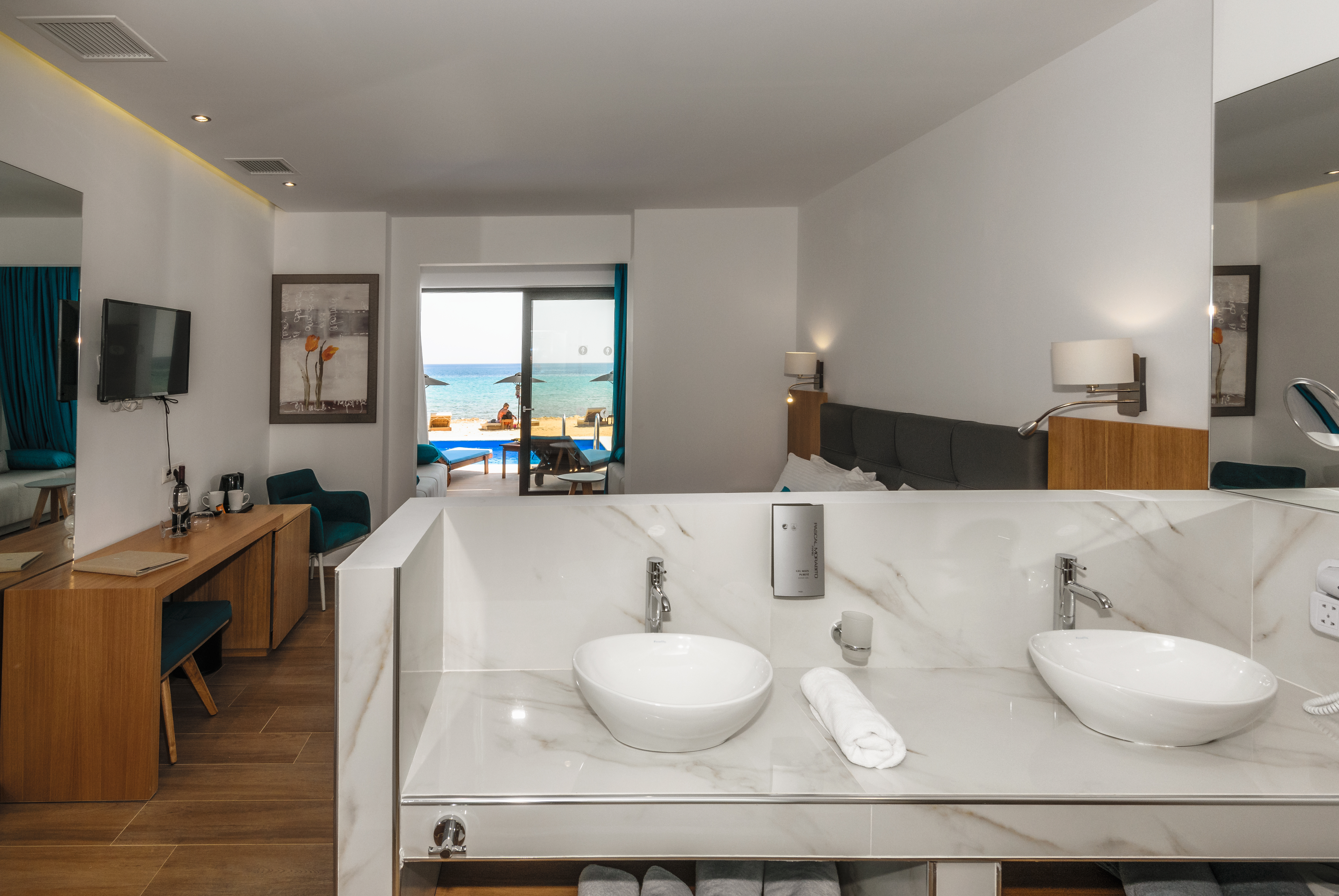 Cavo Orient Beach Hotel