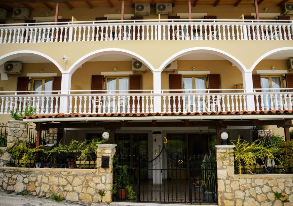 Costas studios