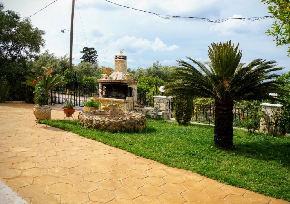 Costas studios