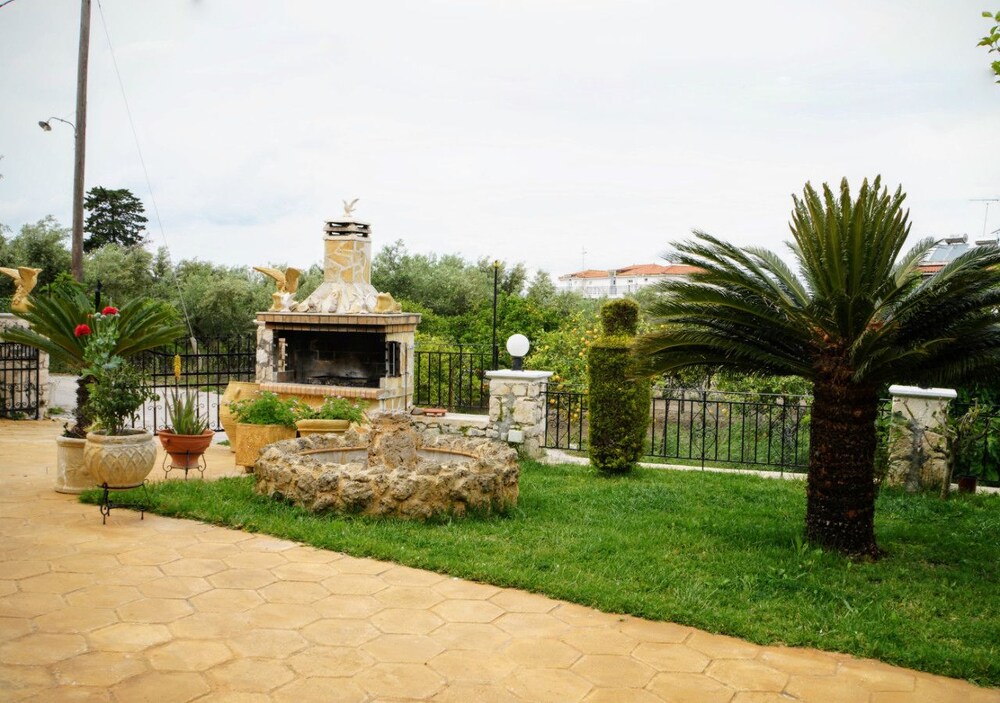 Costas studios