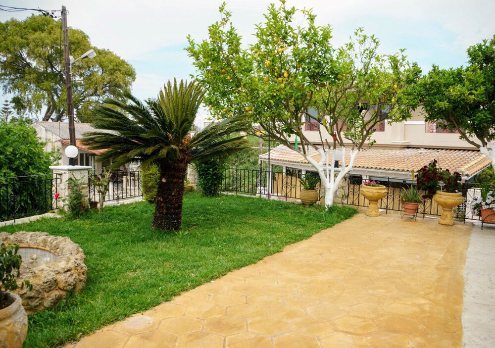 Costas studios