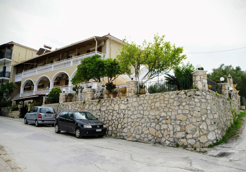 Costas studios