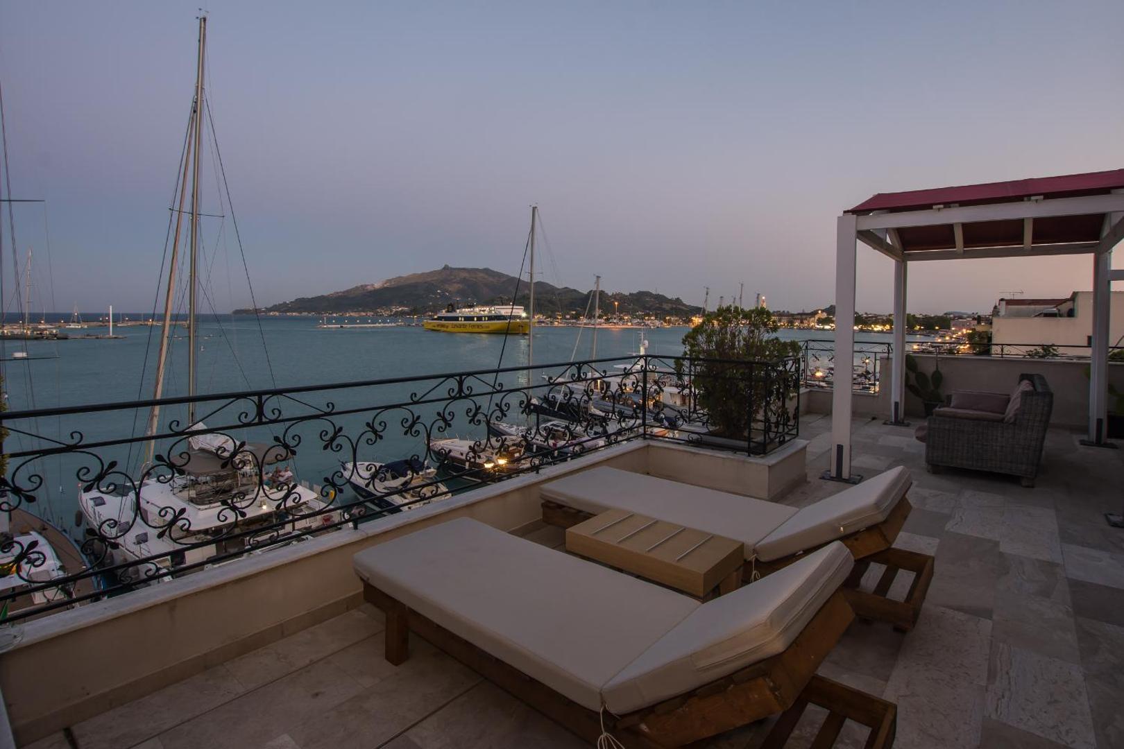 Dali Luxury Rooms