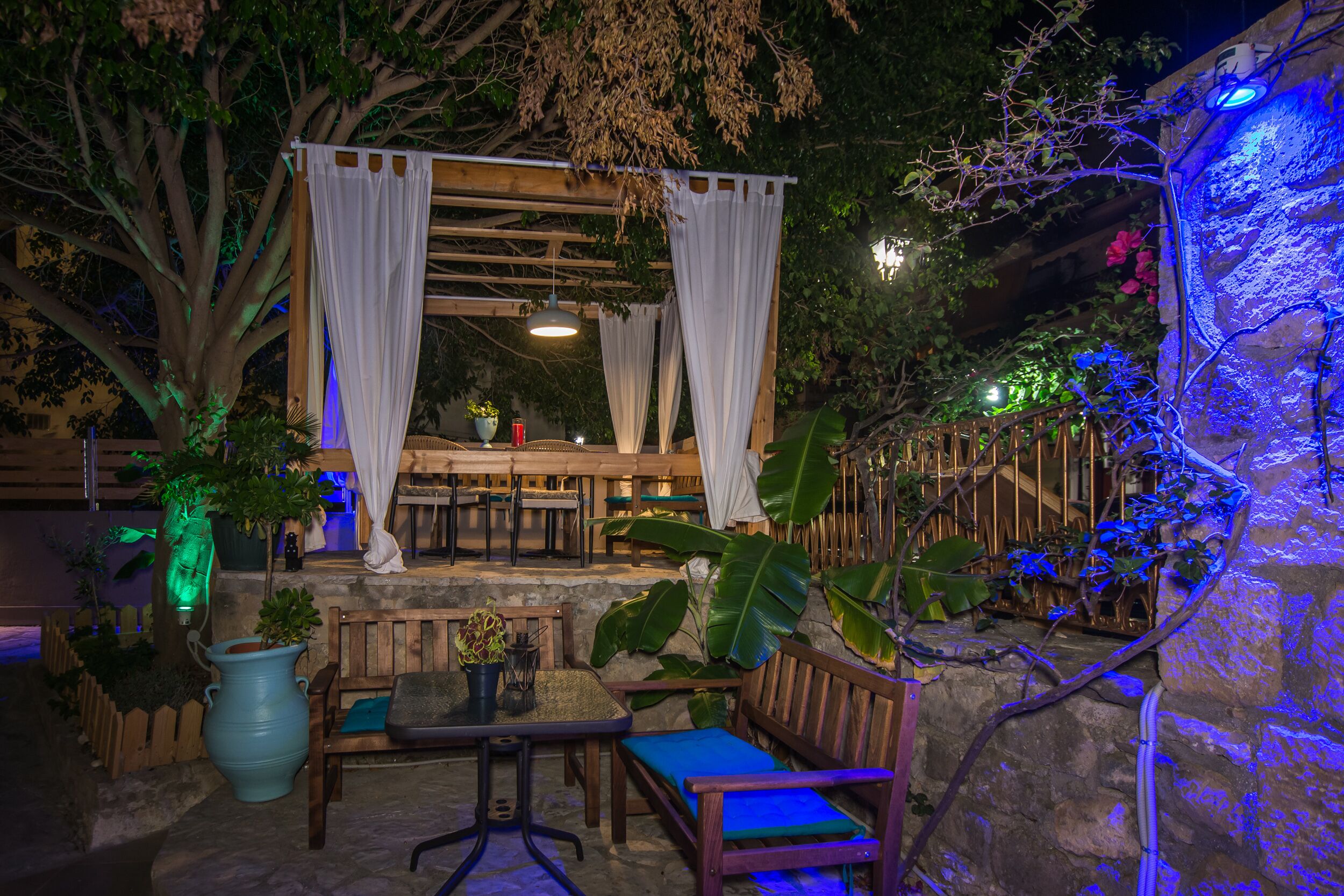 Dali Luxury Rooms