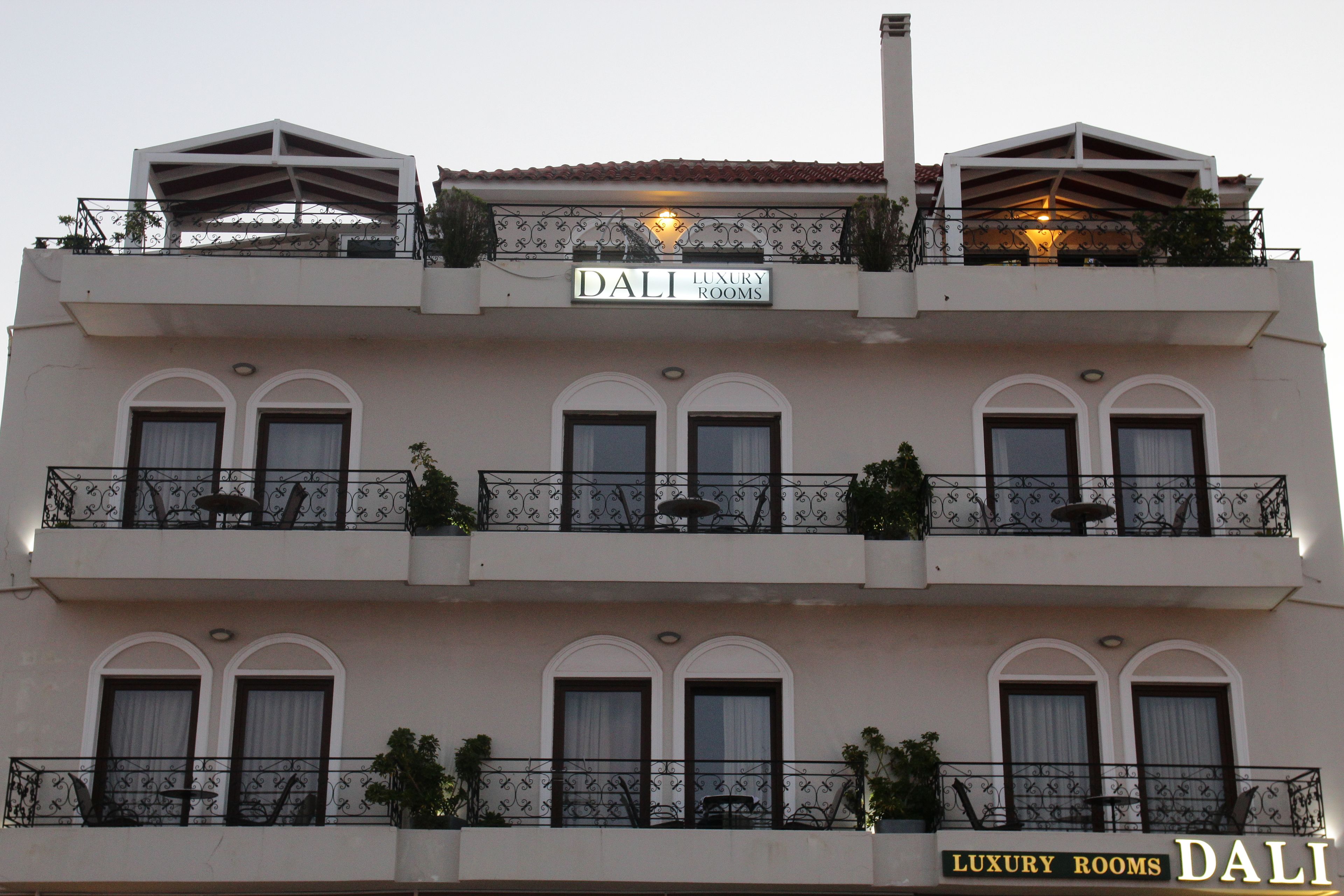 Dali Luxury Rooms