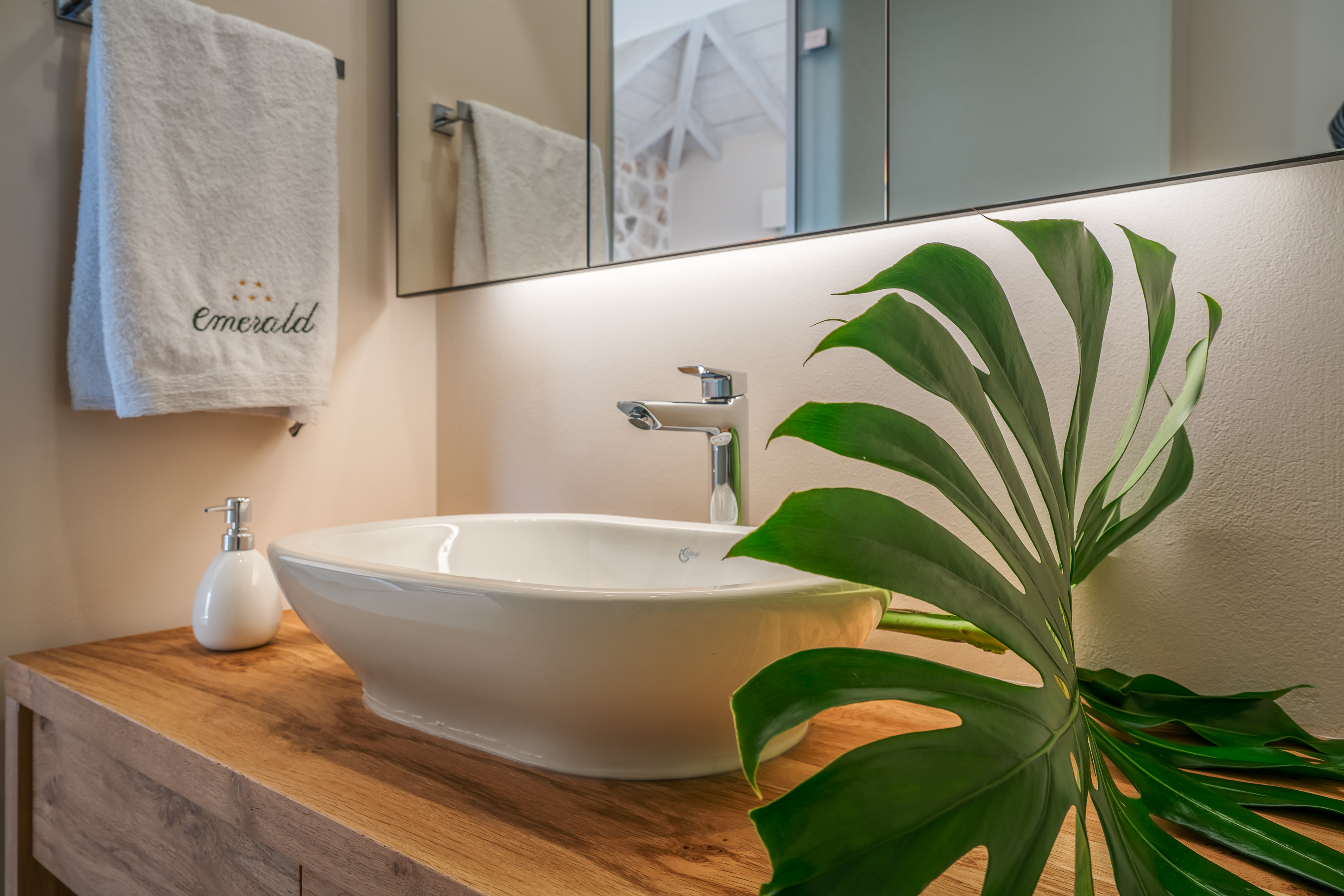 Emerald Villas & Suites