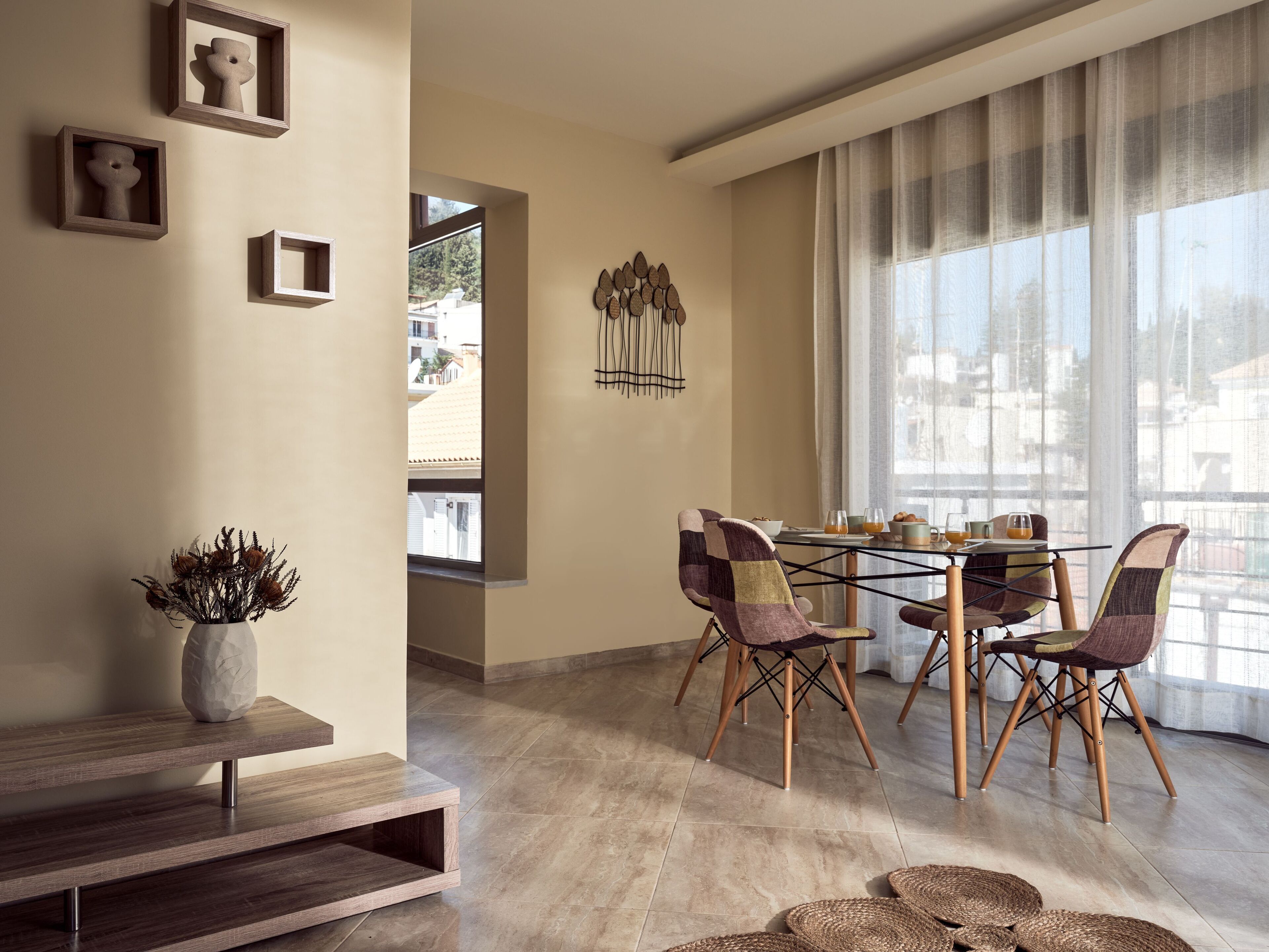 Laura Suites